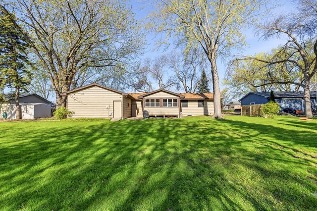 7611 Laredo Drive, Chanhassen, MN 55317