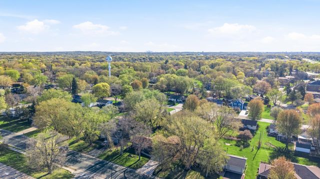 7611 Laredo Drive, Chanhassen, MN 55317