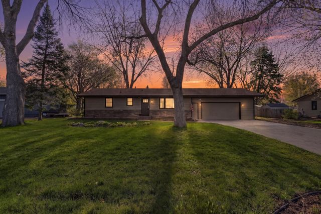 7611 Laredo Drive, Chanhassen, MN 55317