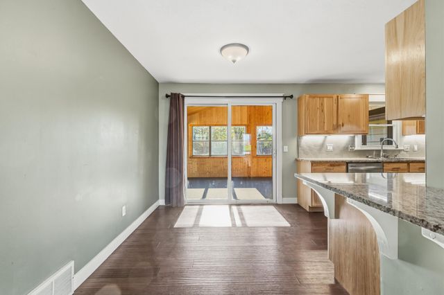 7611 Laredo Drive, Chanhassen, MN 55317