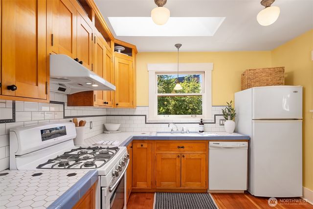 6051 6th Avenue NW, Seattle, WA 98107