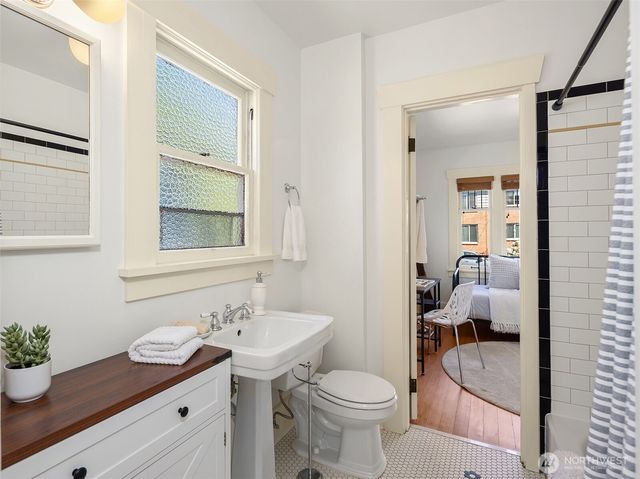 6051 6th Avenue NW, Seattle, WA 98107