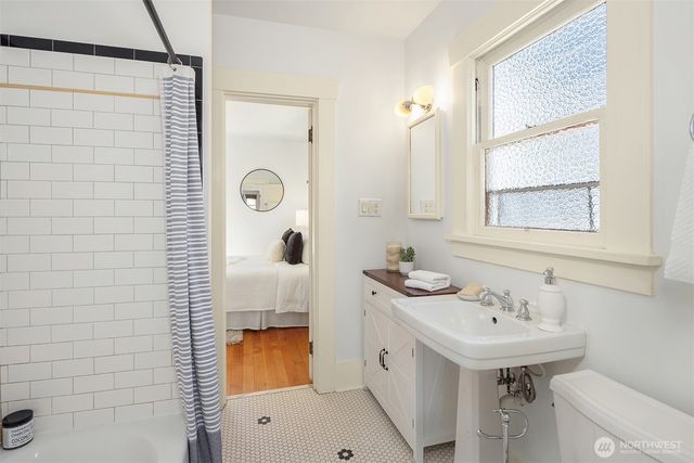 6051 6th Avenue NW, Seattle, WA 98107