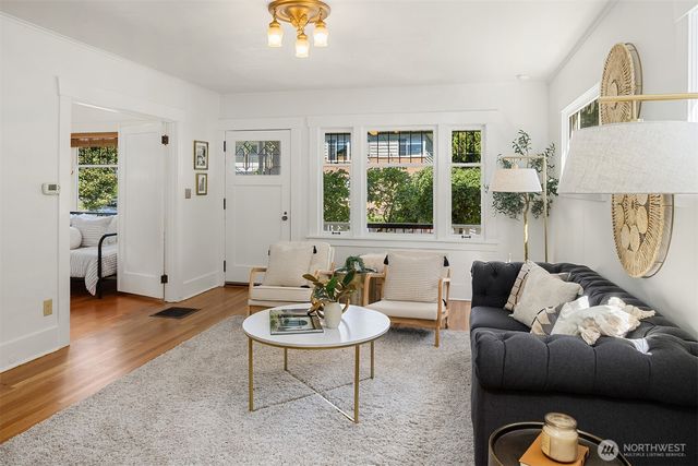 6051 6th Avenue NW, Seattle, WA 98107