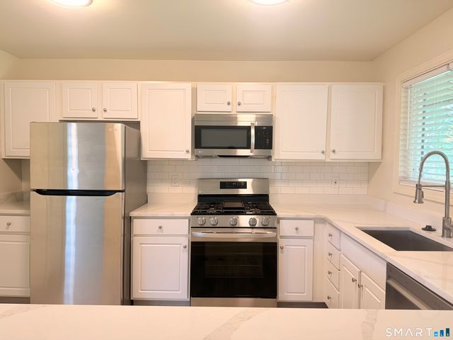 86 Montoya Drive 86, Branford, CT 06405