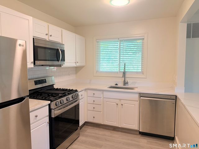 86 Montoya Drive 86, Branford, CT 06405