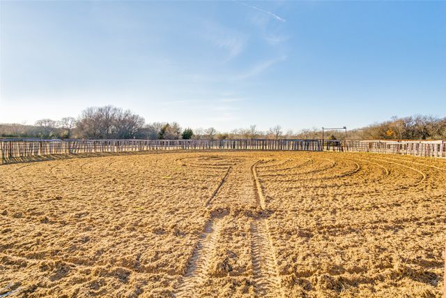 10833 Fm 916, Grandview, TX 76050