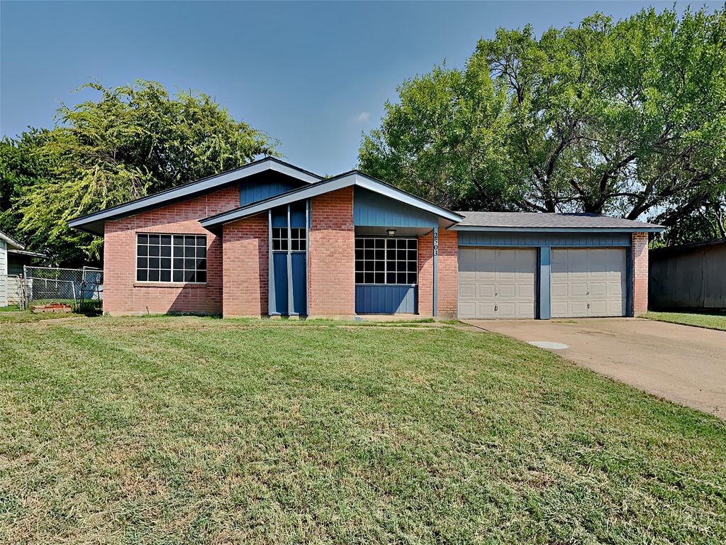 2503 Roberts Circle, Arlington, TX 76010