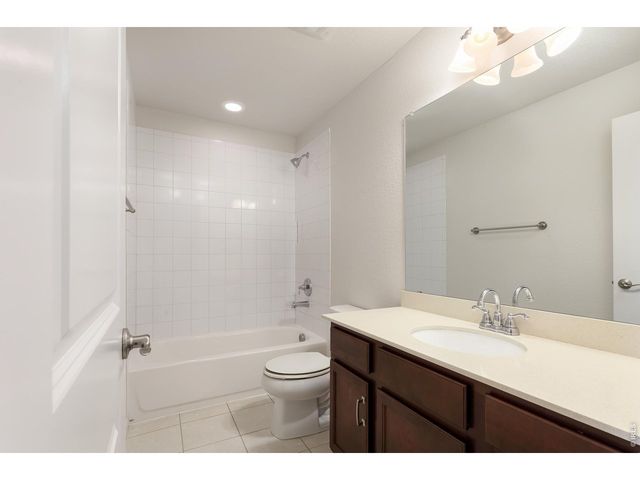 610 Stonebridge Dr, Longmont, CO 80503