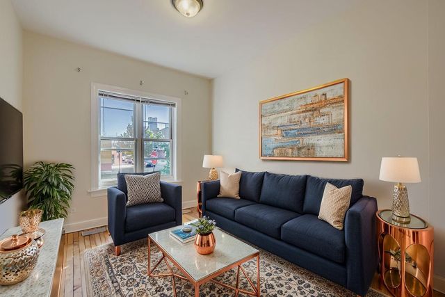 2700 N Artesian Avenue 1, Chicago, IL 60647