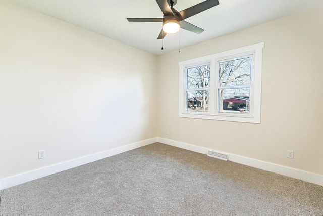 2129 N Kentwood Avenue, Springfield, MO 65803