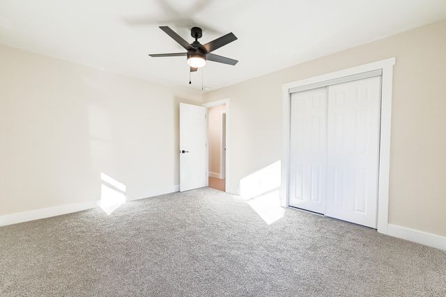 2129 N Kentwood Avenue, Springfield, MO 65803