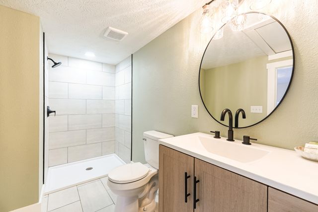 2129 N Kentwood Avenue, Springfield, MO 65803