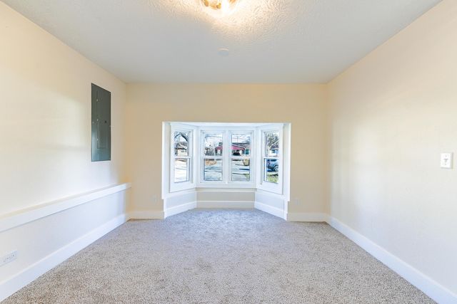 2129 N Kentwood Avenue, Springfield, MO 65803