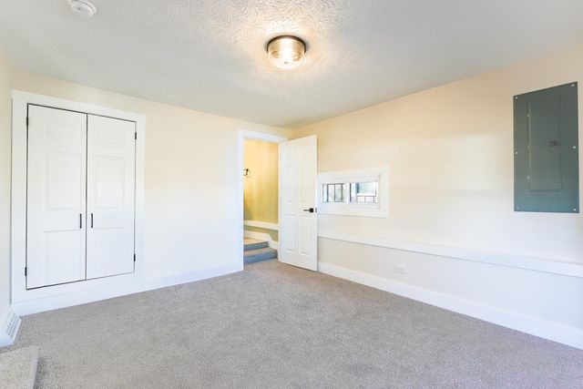 2129 N Kentwood Avenue, Springfield, MO 65803