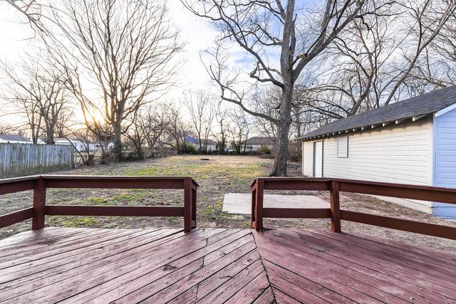 2129 N Kentwood Avenue, Springfield, MO 65803