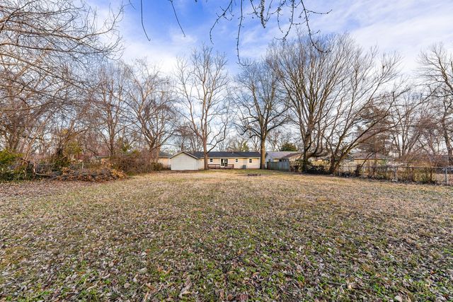 2129 N Kentwood Avenue, Springfield, MO 65803
