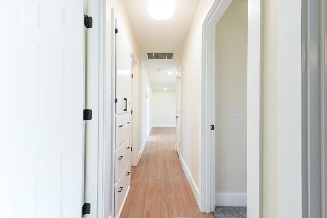 2129 N Kentwood Avenue, Springfield, MO 65803