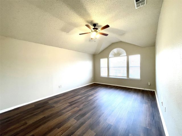 7728 Parkwood Plaza Drive, Fort Worth, TX 76137