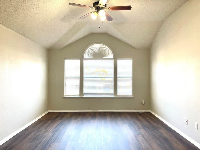 7728 Parkwood Plaza Drive, Fort Worth, TX 76137