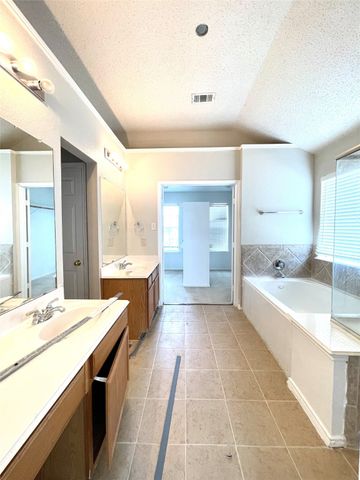 7728 Parkwood Plaza Drive, Fort Worth, TX 76137