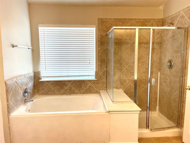 7728 Parkwood Plaza Drive, Fort Worth, TX 76137