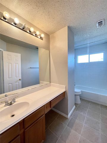 7728 Parkwood Plaza Drive, Fort Worth, TX 76137