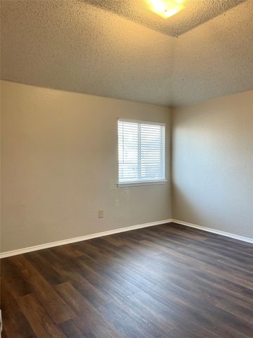 7728 Parkwood Plaza Drive, Fort Worth, TX 76137