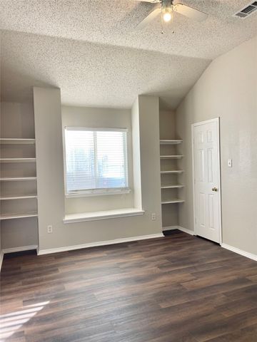 7728 Parkwood Plaza Drive, Fort Worth, TX 76137