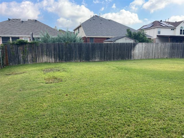 7728 Parkwood Plaza Drive, Fort Worth, TX 76137