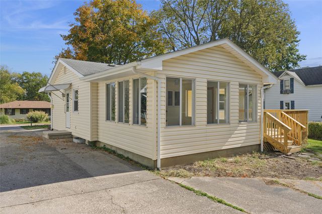 509 S F Street, Indianola, IA 50125