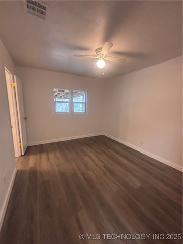 4811 S 89th East Place, Tulsa, OK 74145