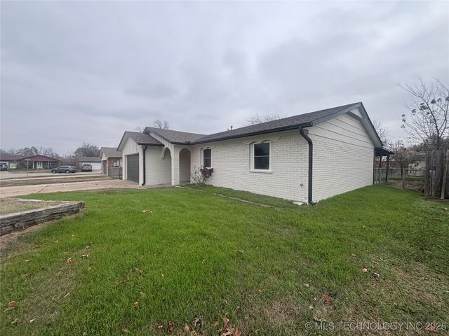 4811 S 89th East Place, Tulsa, OK 74145