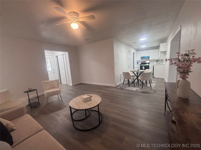 4811 S 89th East Place, Tulsa, OK 74145