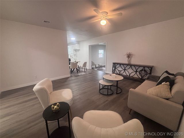 4811 S 89th East Place, Tulsa, OK 74145