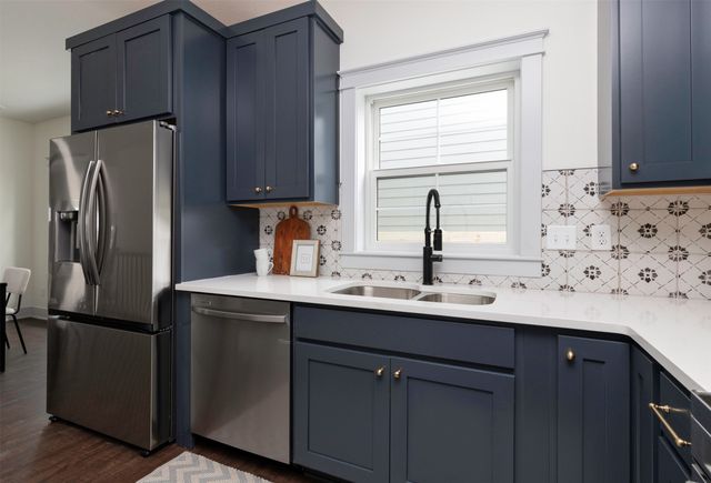 417 E Granger Avenue, Des Moines, IA 50315