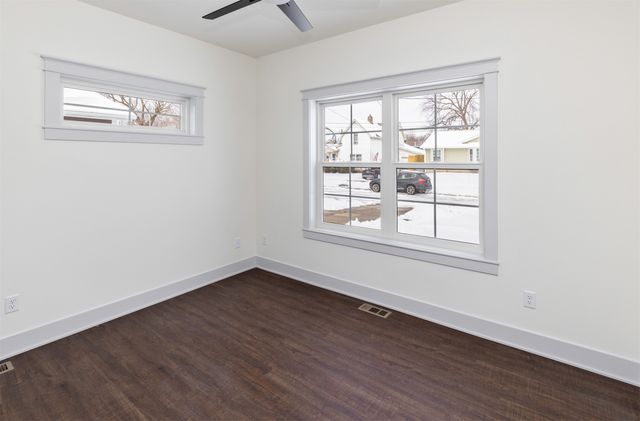 417 E Granger Avenue, Des Moines, IA 50315