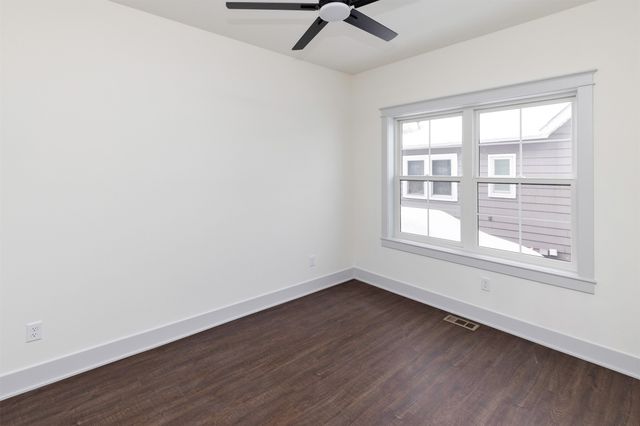 417 E Granger Avenue, Des Moines, IA 50315