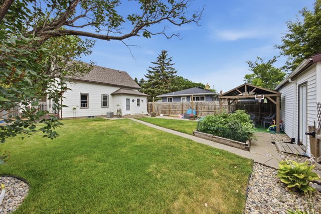 1502 2nd Avenue N, Moorhead, MN 56560