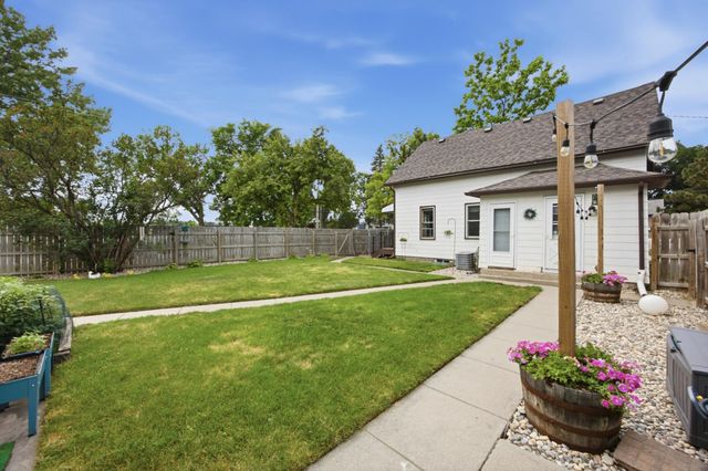 1502 2nd Avenue N, Moorhead, MN 56560