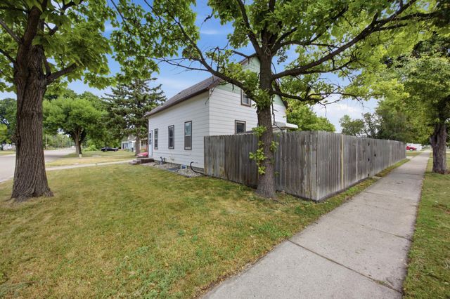 1502 2nd Avenue N, Moorhead, MN 56560
