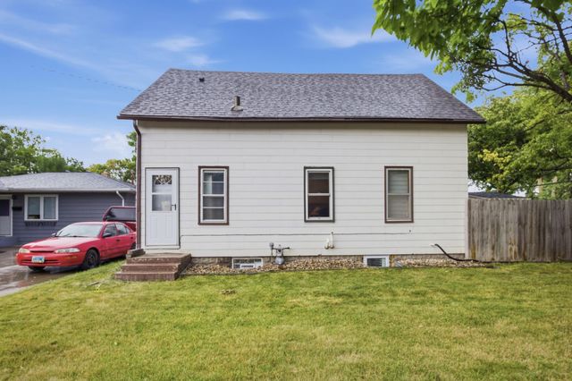 1502 2nd Avenue N, Moorhead, MN 56560