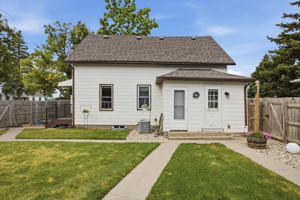1502 2nd Avenue N, Moorhead, MN 56560