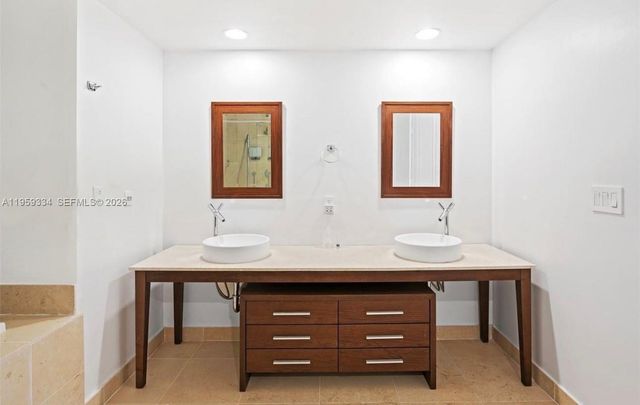 495 Brickell Ave 3301, Miami, FL 33131