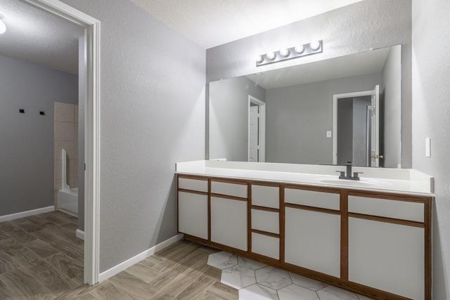 8006 Narrow Brook Way, Houston, TX 77016