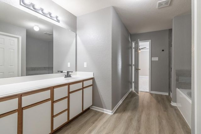 8006 Narrow Brook Way, Houston, TX 77016