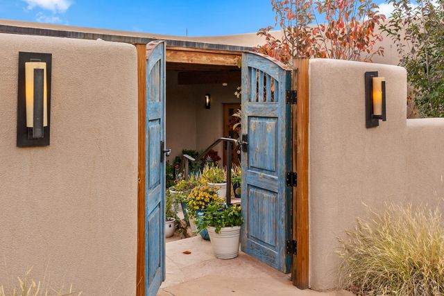 72 Happy Trails, Santa Fe, NM 87505