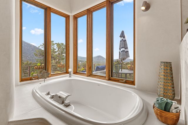 72 Happy Trails, Santa Fe, NM 87505