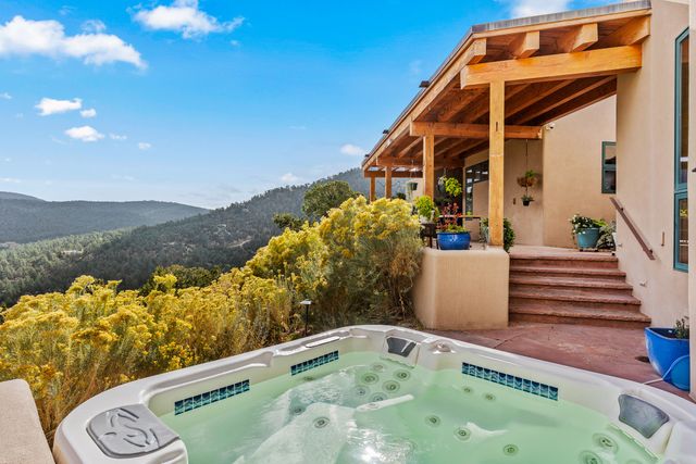 72 Happy Trails, Santa Fe, NM 87505