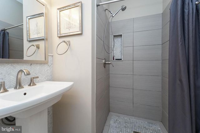 8272 WHITE STAR XING, Pasadena, MD 21122